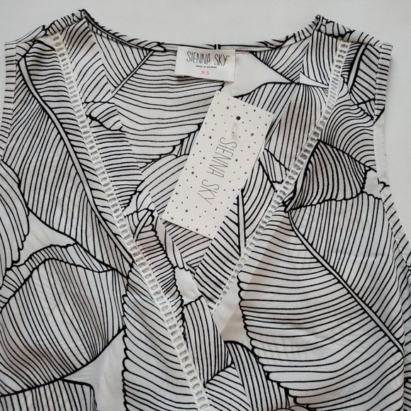 Sienna Sky Women's Leaf Print Surplice Ruffled Short Dress Size Small NWT - Picture 8 of 15